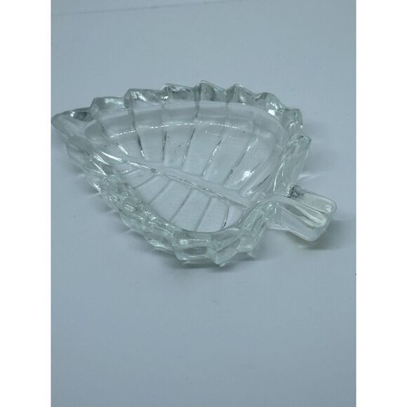 Vtg Glass Leaf Ashtray Dish Bowl - Boho Cottagecore Plant Holder Home Decor - Picture 4 of 5